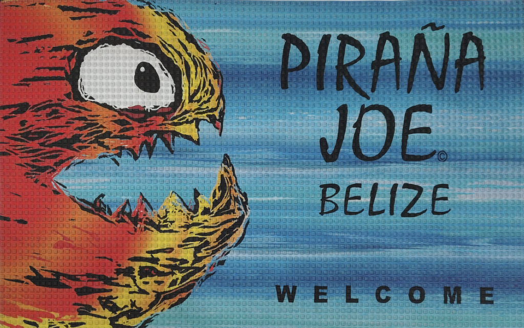 TAPETE PUBLICITARIO DE CUADROS CON SUPERFICIE DE TEJIDO TEXTIL IMPRESA ABSORBENTE Y DOBLE BASE DE HULE ANTIDERRAPANTE TERMOFUSIONADO